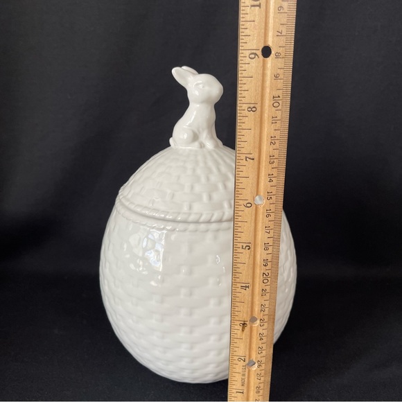 Egg Shaped Canister with Bunny on top - Basket Weave - Picture 5 of 8